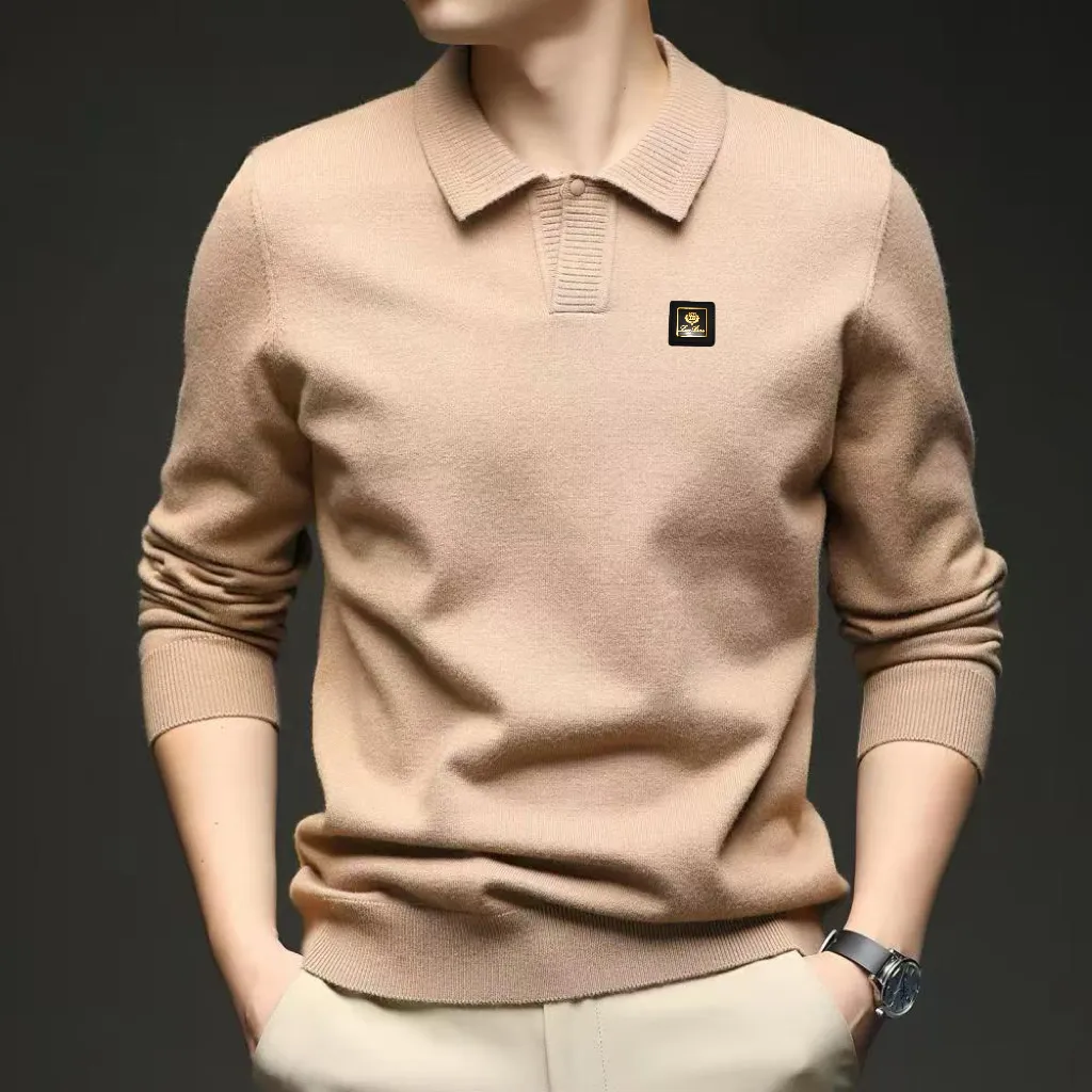 , LP/26 Autumn and Winter New Arrival small V lapel wool sweater. The texture is smooth and delicate. Its simplicity and Classic combine with the design that has been integrated into fashion. It seems to be a niche design. It can be matched well in various occasions. Thickened fabric yarn. Made of wool. Thickness in autumn and winter. Comfortable on the upper body and breathable at the same time. It also has good warmth. Size: M-3XL